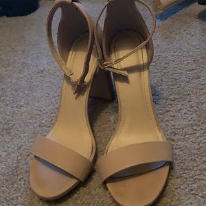 NUDE HIGH HEELS size 7 can fit 7 1/2